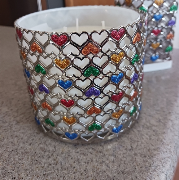 Bath & Body Works Glittery Rainbow Hearts Candle Holder - Picture 4 of 4
